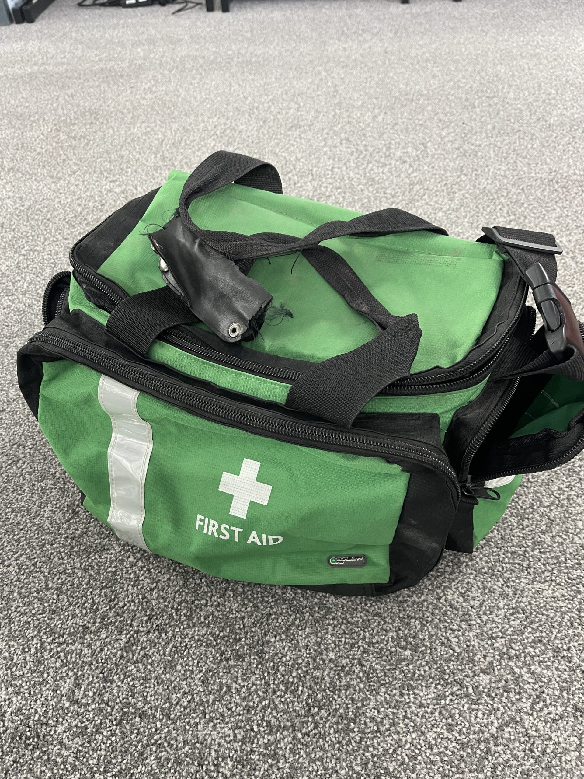 Green Pursuit Sports Holdall